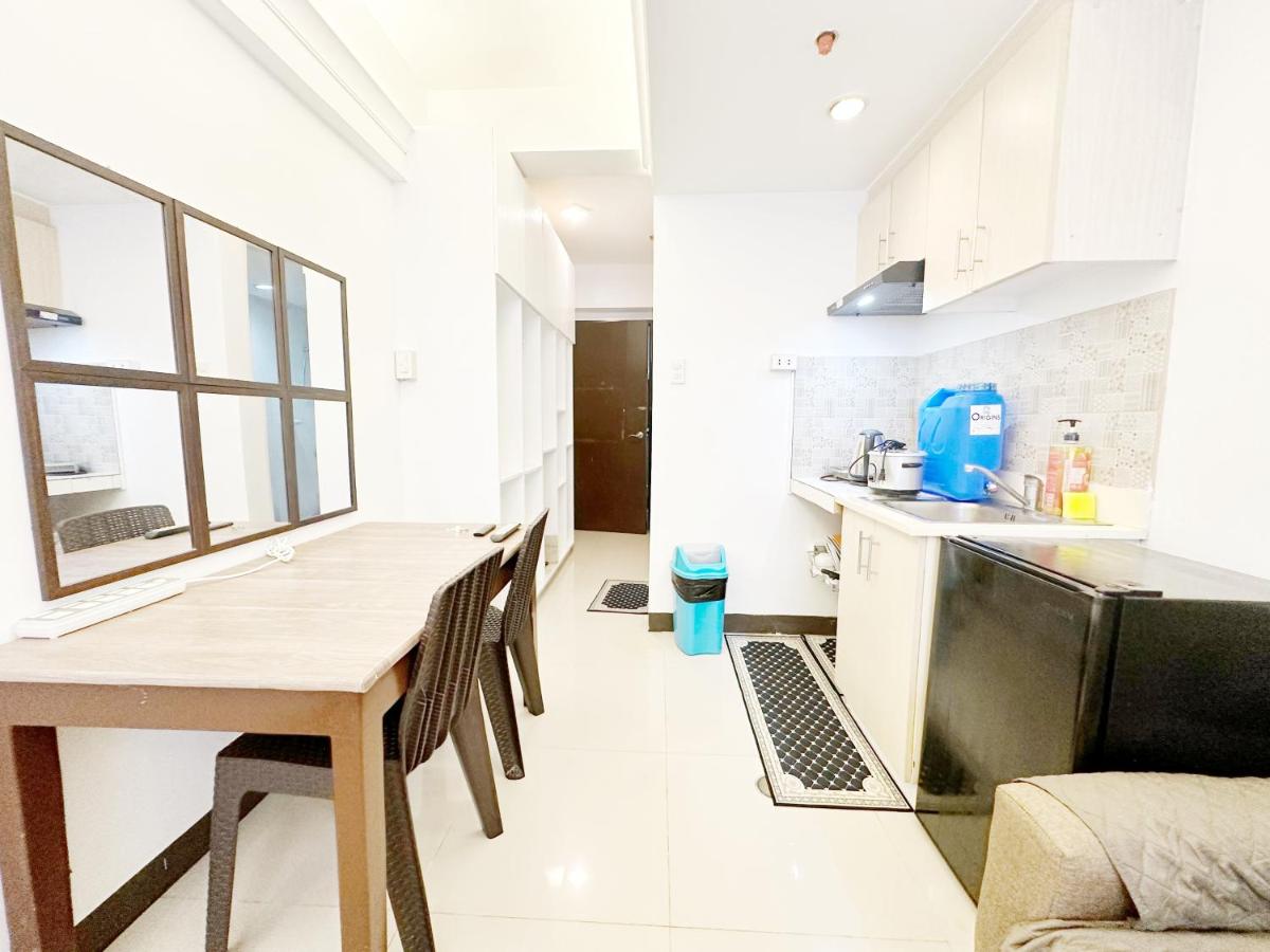 King Bed Suite at Pine Crest #T3-439 near Mall - Housity