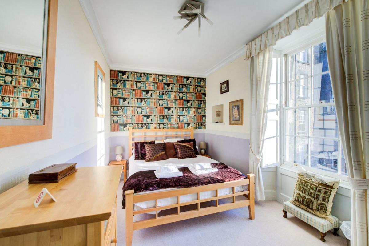 GuestReady - Historic Edinburgh Old Town Apartment - Housity