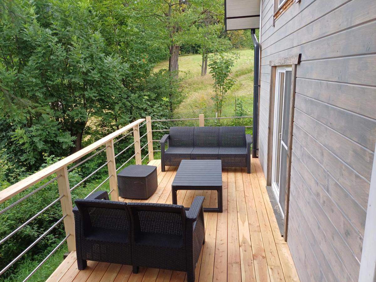 Domek nad stawem - Housity