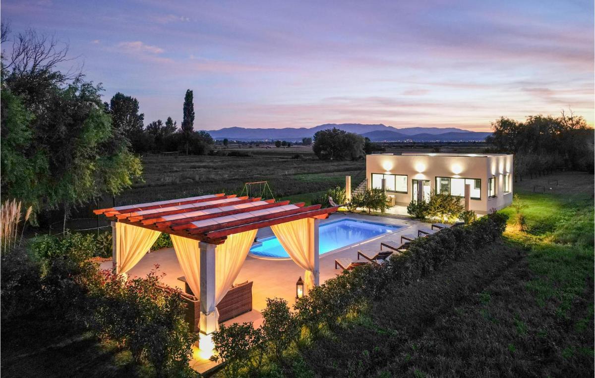 Amazing Home In Otok Dalmatinski - Housity