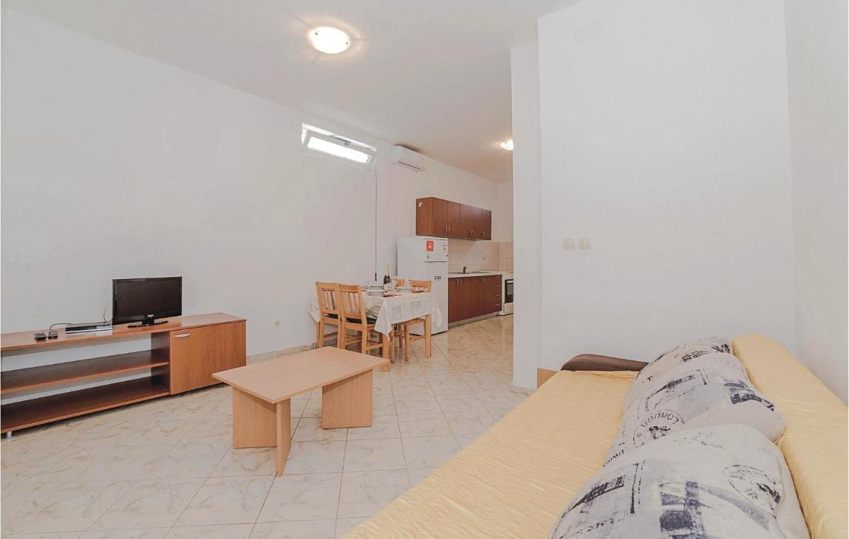 1 Bedroom Amazing Apartment In Biograd - Housity