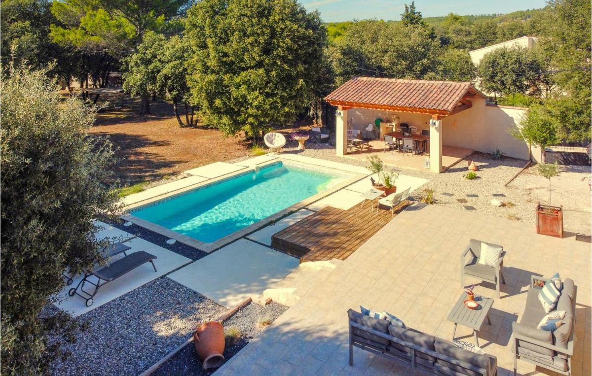 Beautiful Home In Pernes-Les-Fontaines - Housity