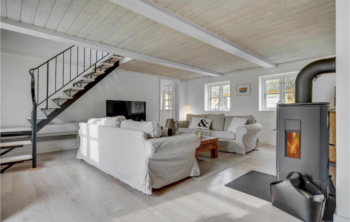 Holiday Home Vejby Strand With Shower And Fireplace - Housity