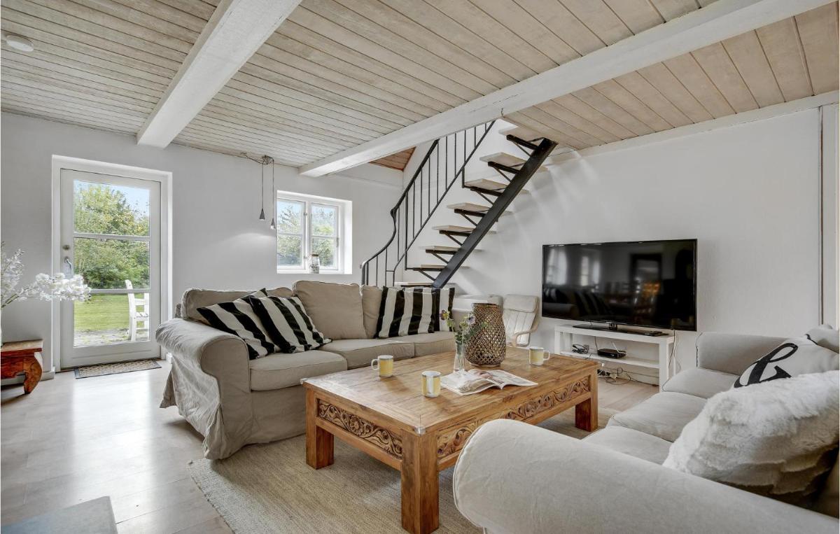 Holiday Home Vejby Strand With Shower And Fireplace - Housity