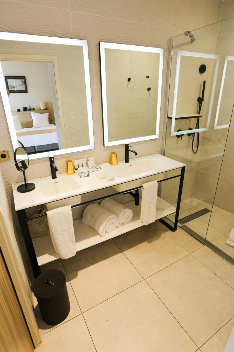 Salle de bains dans l'établissement Splendid Hôtel & Spa