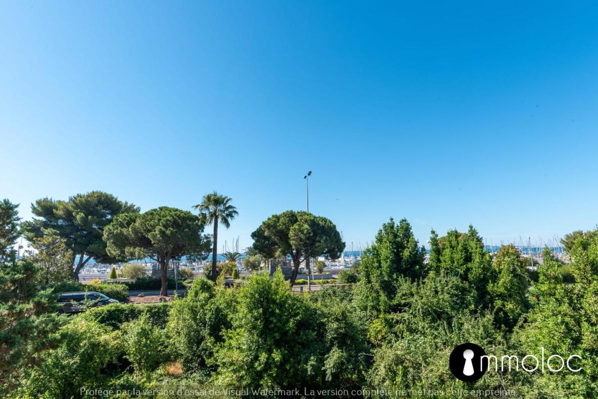 Air-conditioned apartment facing the port of Saint Laurent with 2 bedrooms - Housity