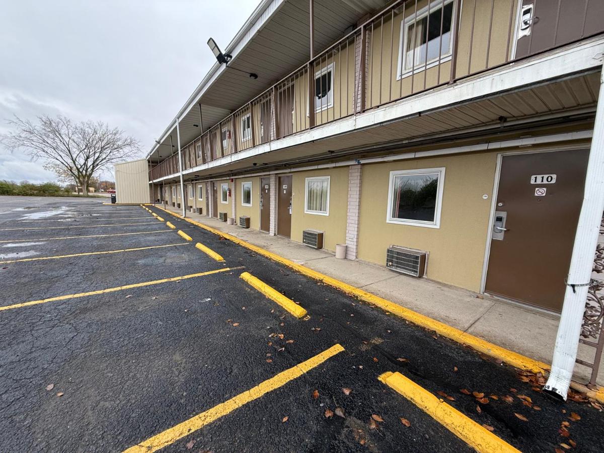 Relax Inn & Suites - Housity