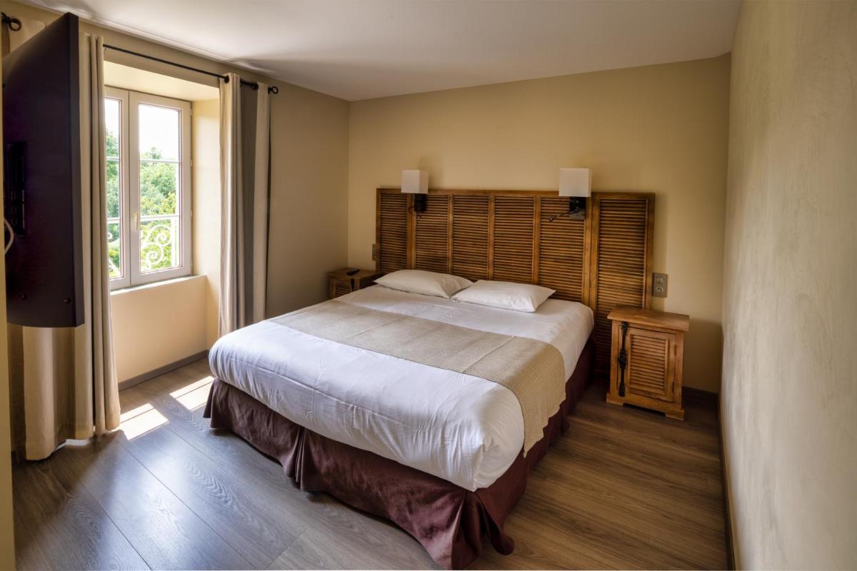Un ou plusieurs lits dans un hébergement de l'établissement Château de la Falque, The Originals Relais