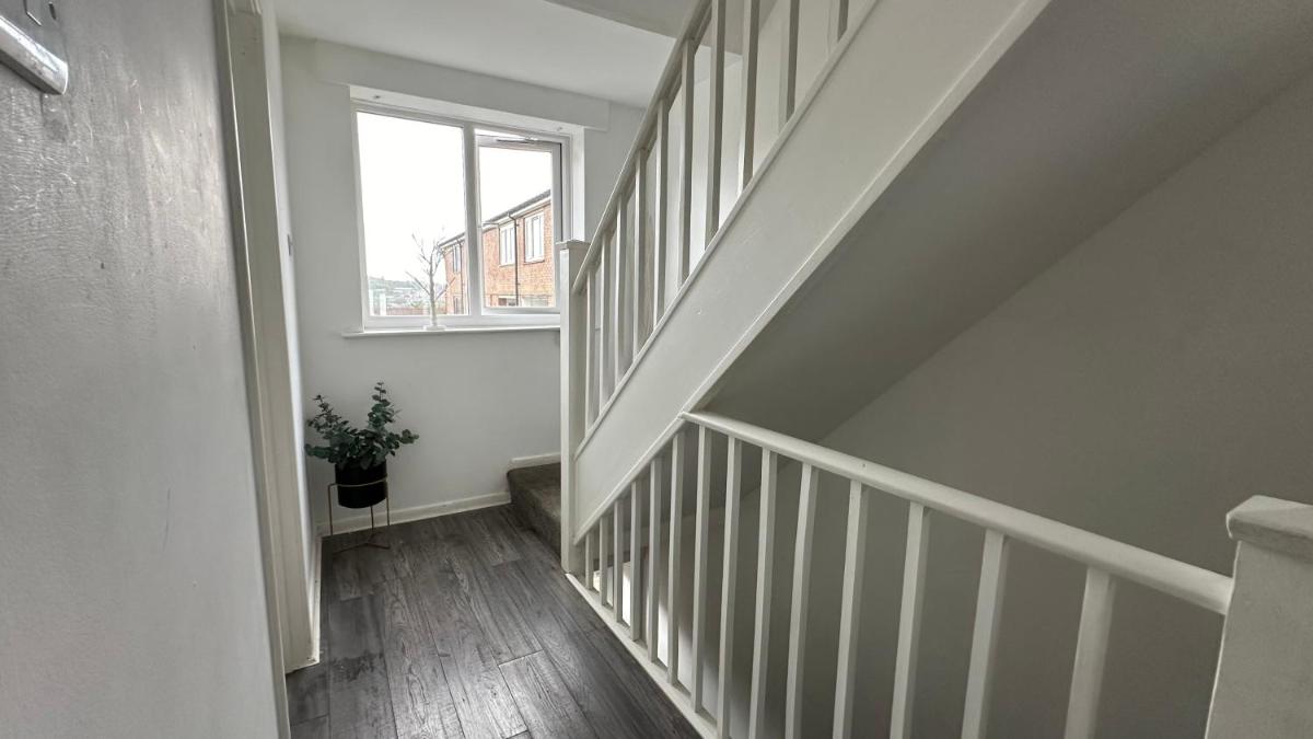 Weston Park Room, City Center - Housity