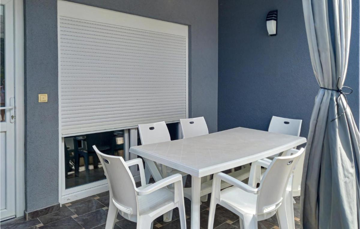 Stunning Apartment In Vir With Wifi - Housity