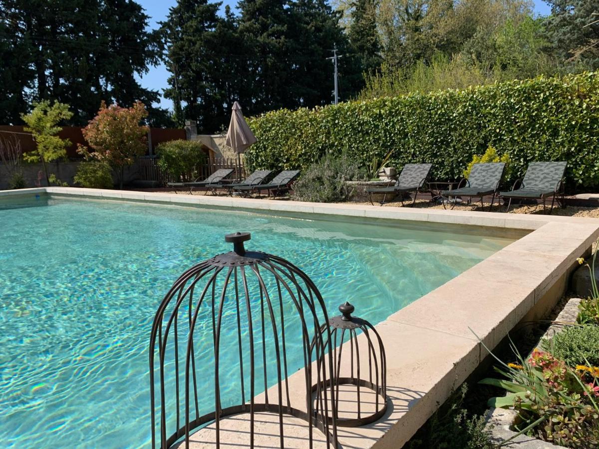 Maison 1930 avec piscine, proche Alpilles, Avignon. 4 chambres, clim, pétanque, équipements familiaux. - FR-1-599-15 - Housity