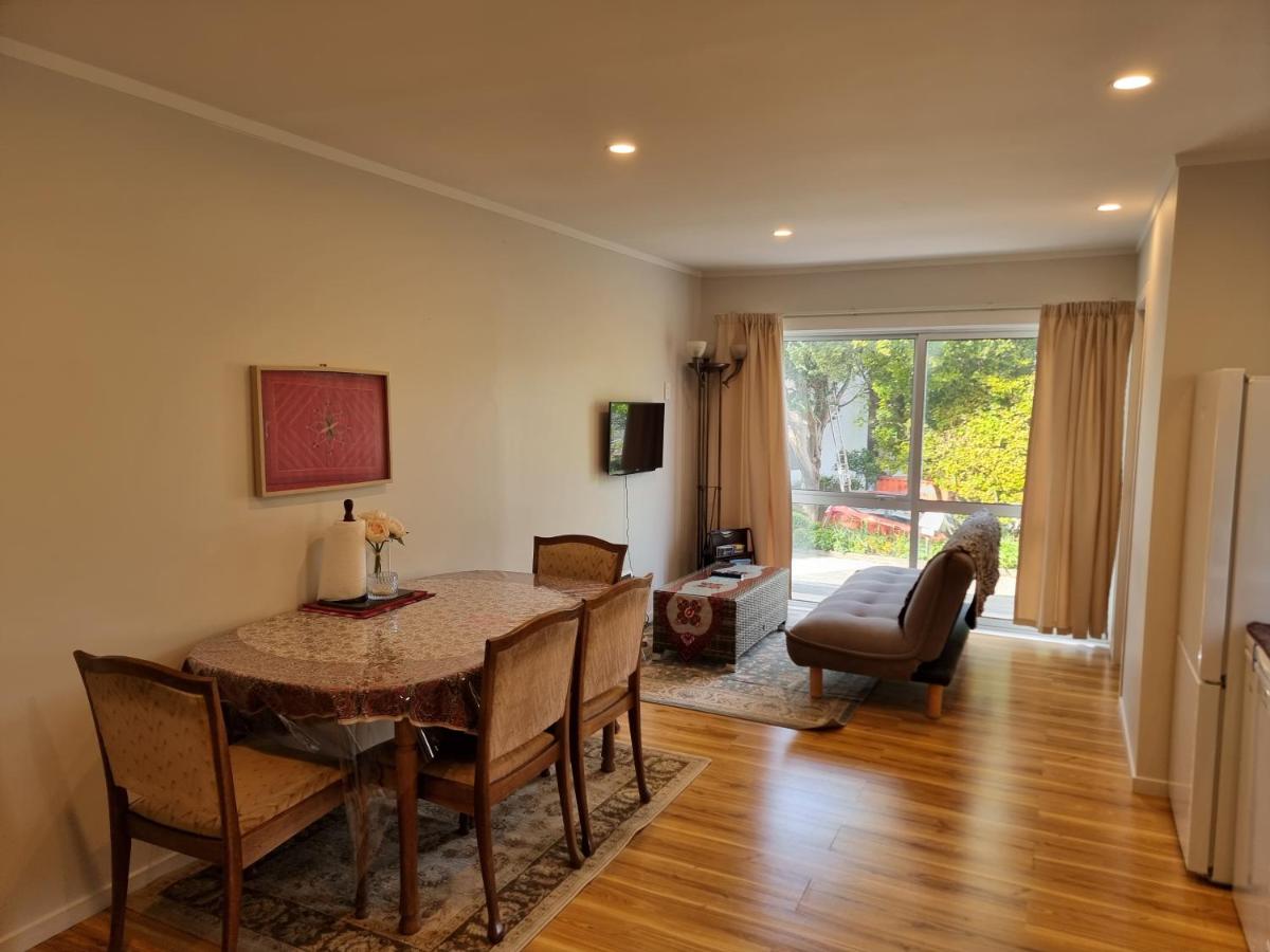 Entire ground floor with full-privacy and family-friendly popular to ferry catchers - Hizvo