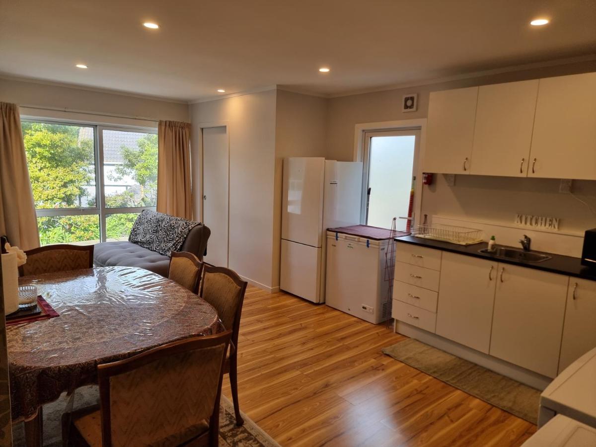 Entire ground floor with full-privacy and family-friendly popular to ferry catchers - Hizvo