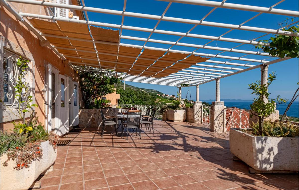 Two-Bedroom Holiday Home In Mokalo - Housity