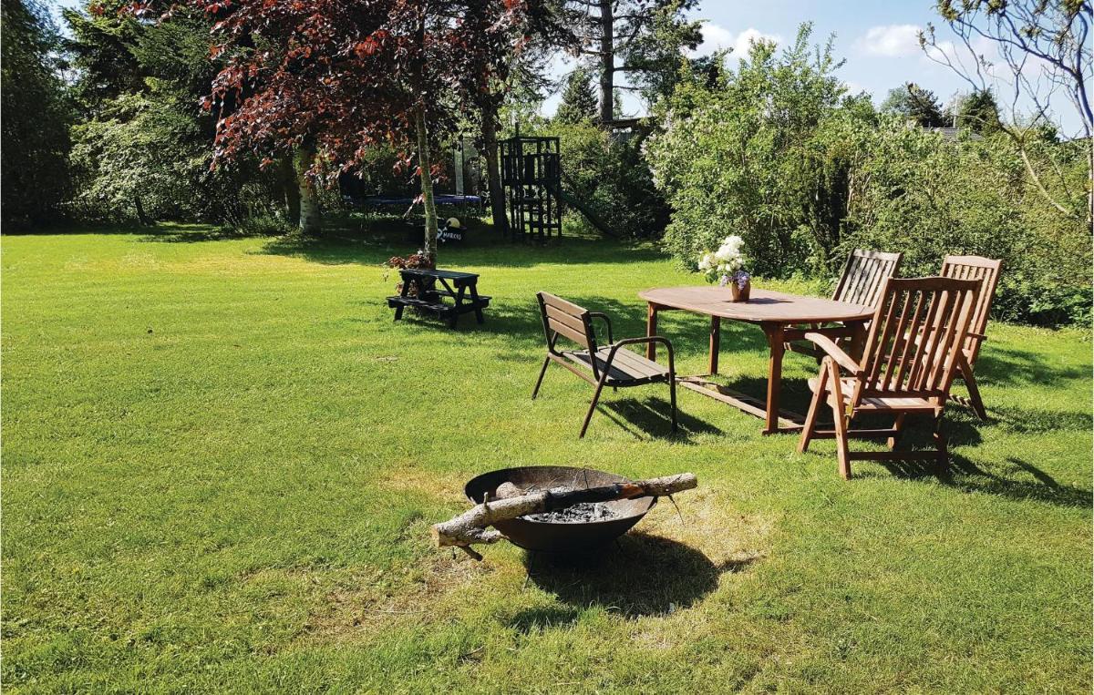 Three-Bedroom Holiday Home In Skibby - Housity