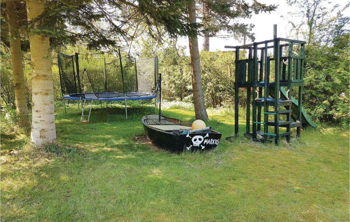 Three-Bedroom Holiday Home In Skibby - Housity
