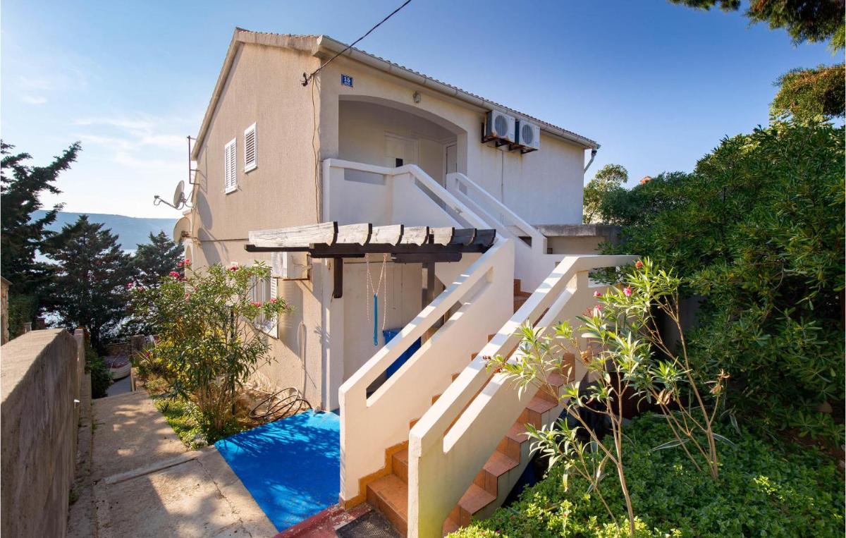 1 Bedroom Gorgeous Apartment In Stara Novalja - Housity
