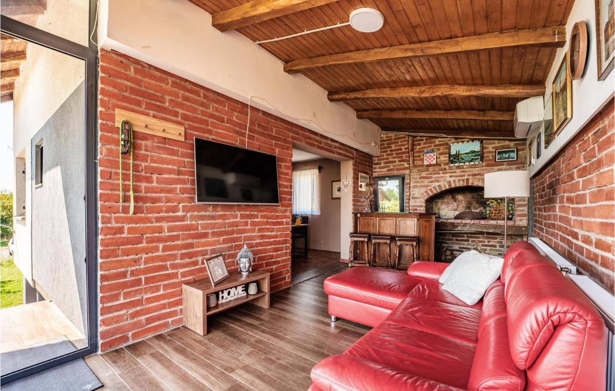 Nice Home In Nova Diklenica With Wifi - Housity