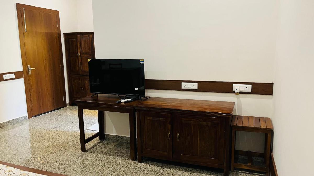 Hotel Sunbird - Housity