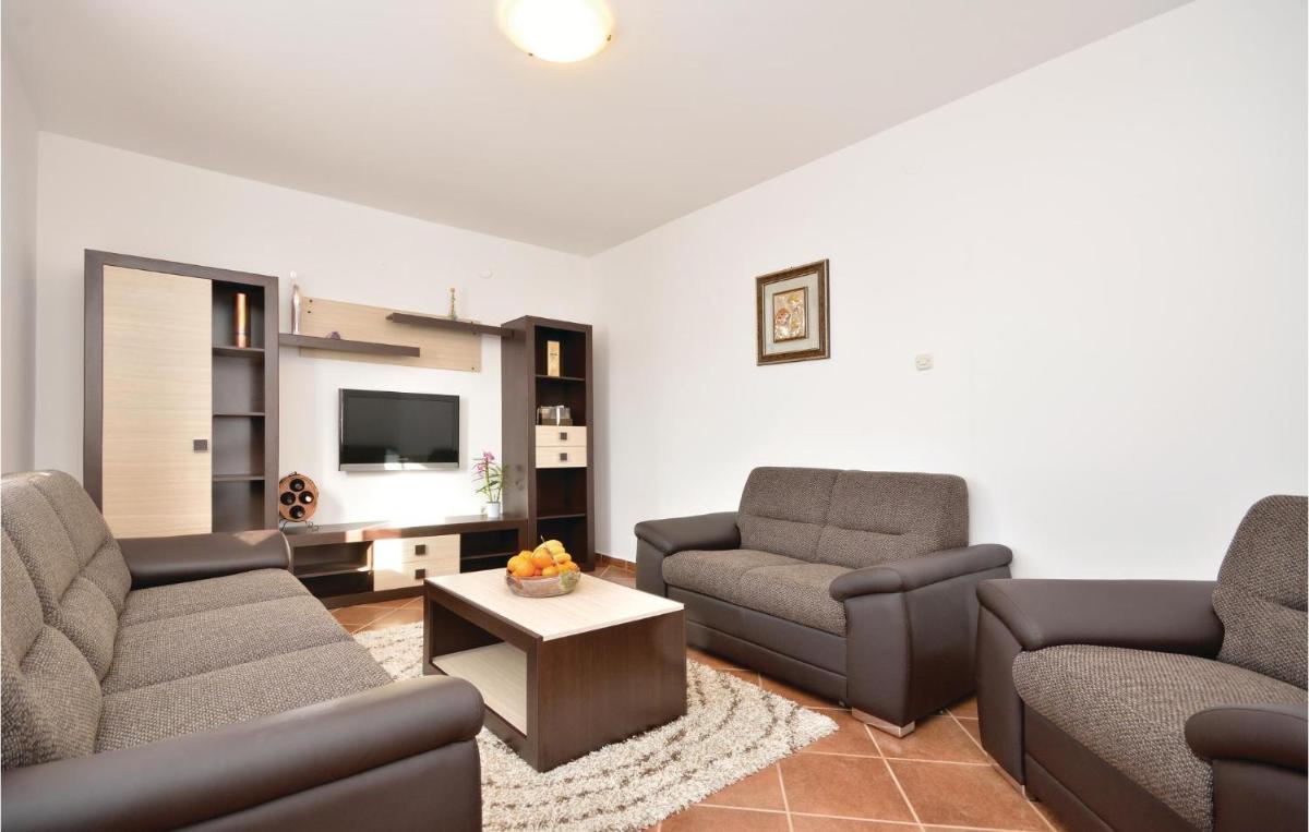 Beautiful Home In Bilisane With Wifi - Housity