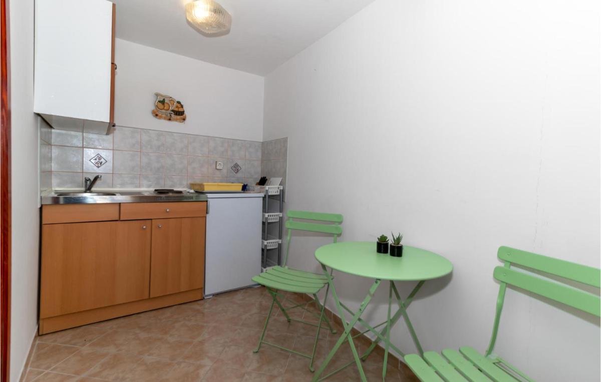 Amazing Apartment In Jadranovo With Wifi - Housity
