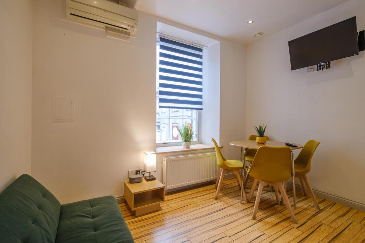Siberia Bar & Hotel - Housity