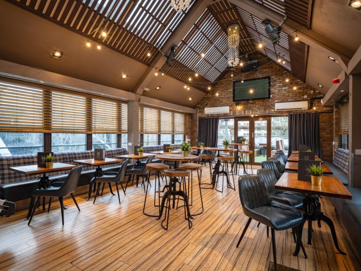 Siberia Bar & Hotel - Housity