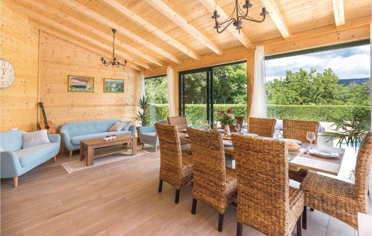 Stunning Home In Kamenmost With Sauna - Housity