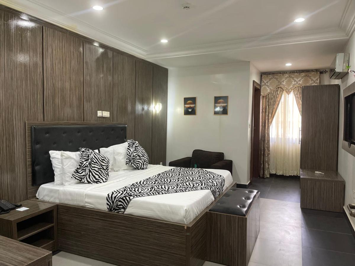 Suitetrails - AA Hotel and Suites