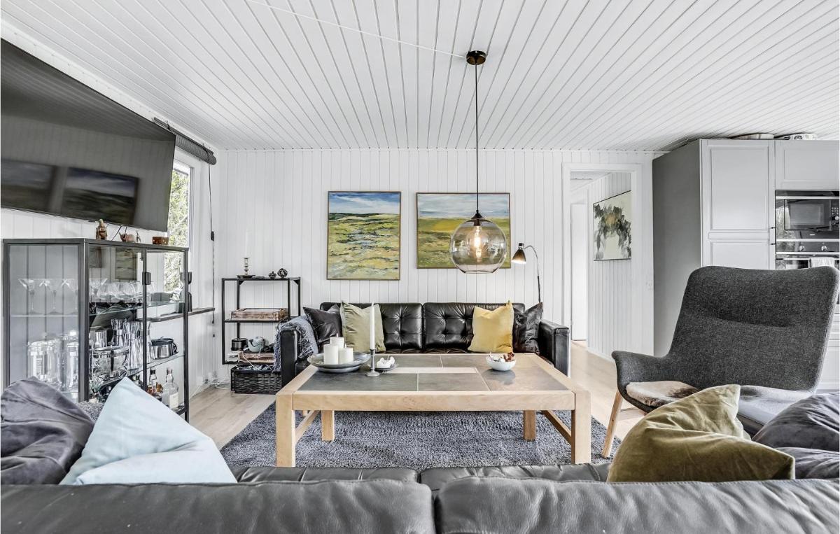 Amazing Home In Ålbæk With Kitchen - Housity