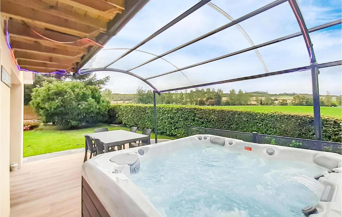 Lovely Home In Ledinghem With Kitchen - Housity