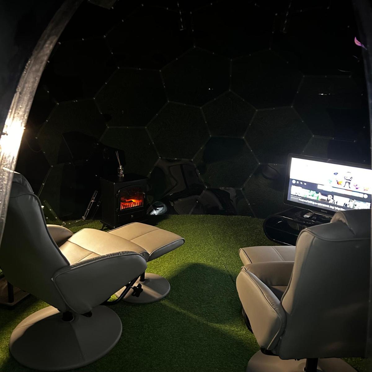 Glamping Domes - Housity