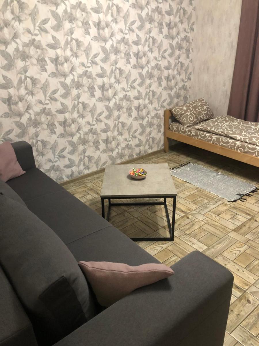 Julia 2 - Housity