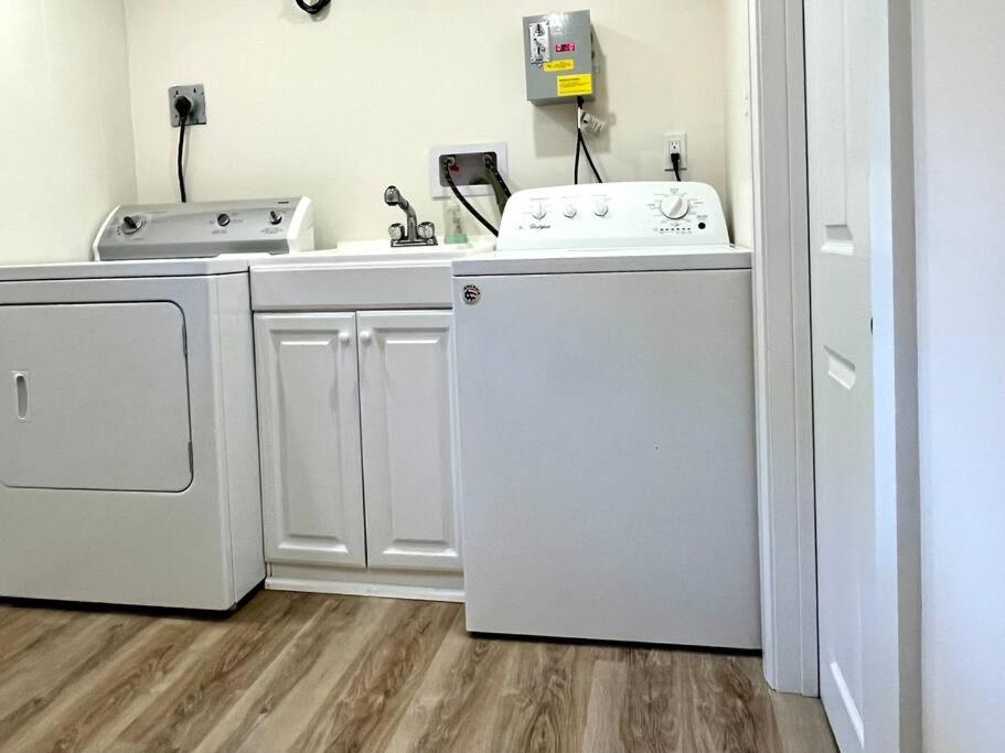 Entire Back Basement Apartment in Toronto - Housity