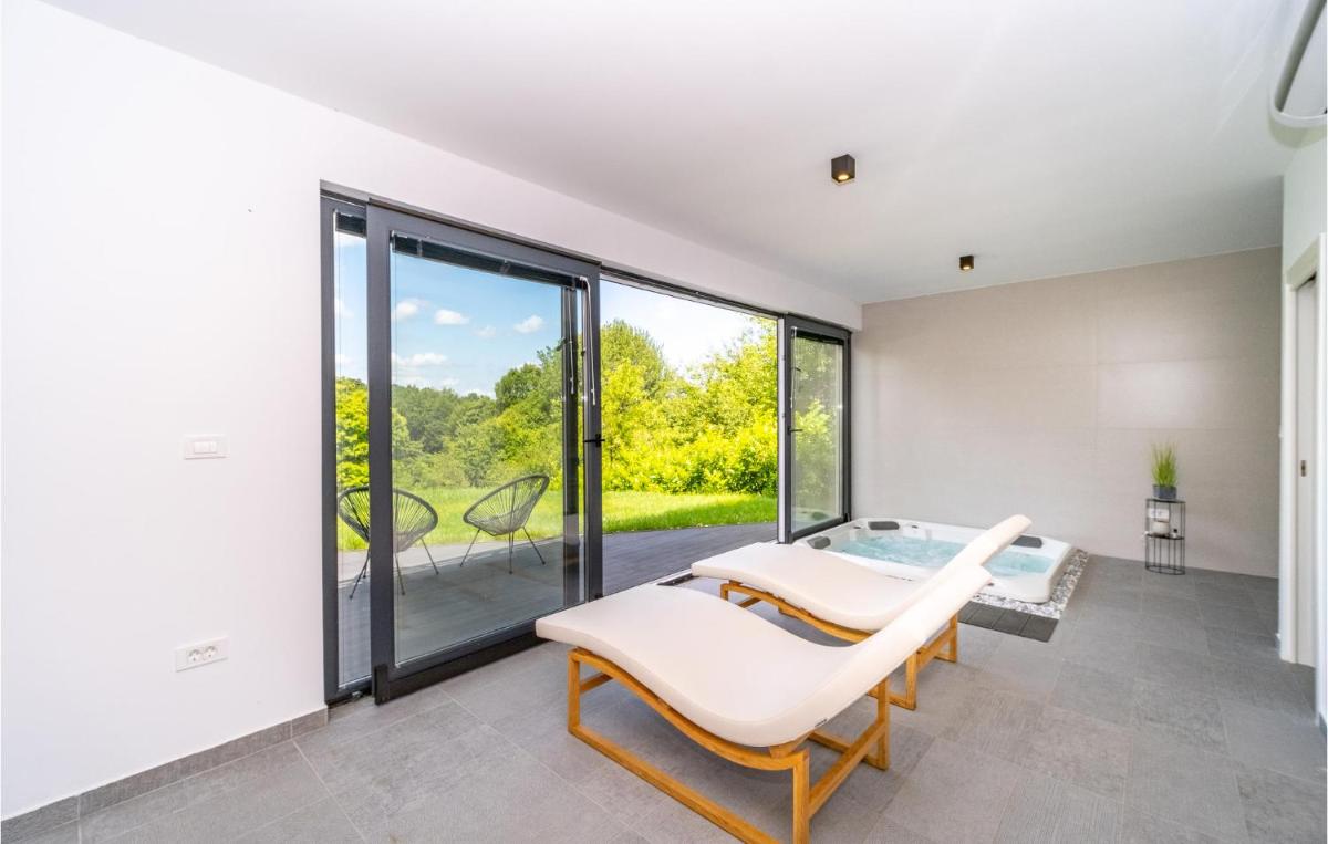 Stunning Home In Barbarici Kravarski - Housity
