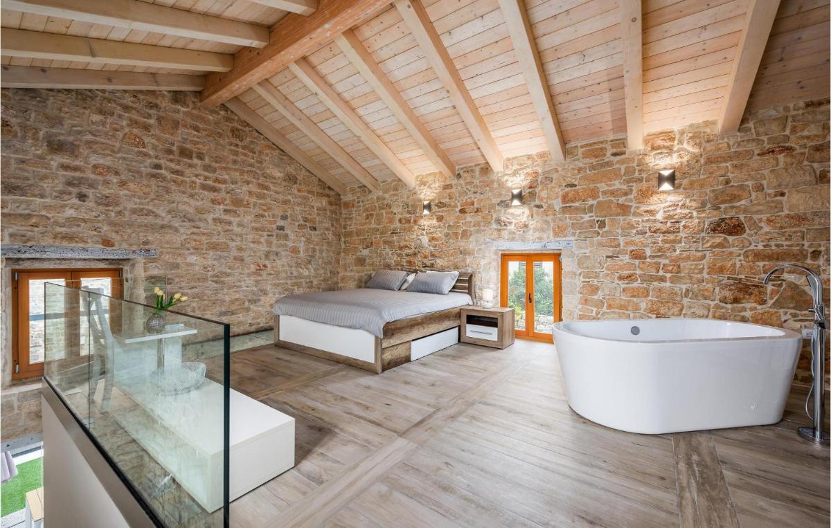 Stunning Home In Svetvincenat - Housity