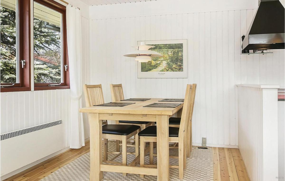 Four-Bedroom Holiday Home In Dronningmolle - Housity