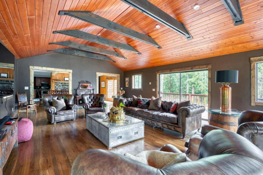 Highland Farms - Your Private Forest Farm - Housity