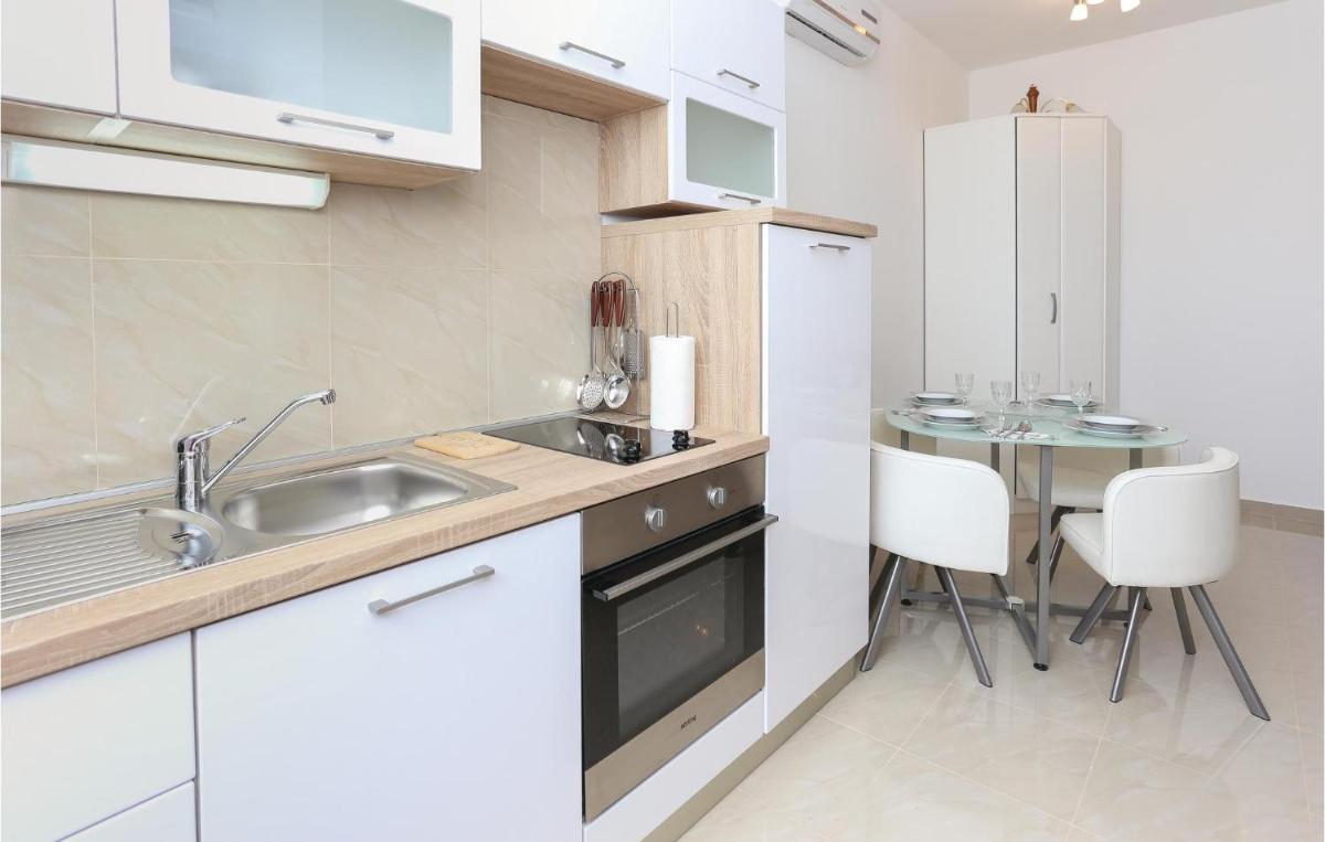Studio Apartment In Solin - Housity