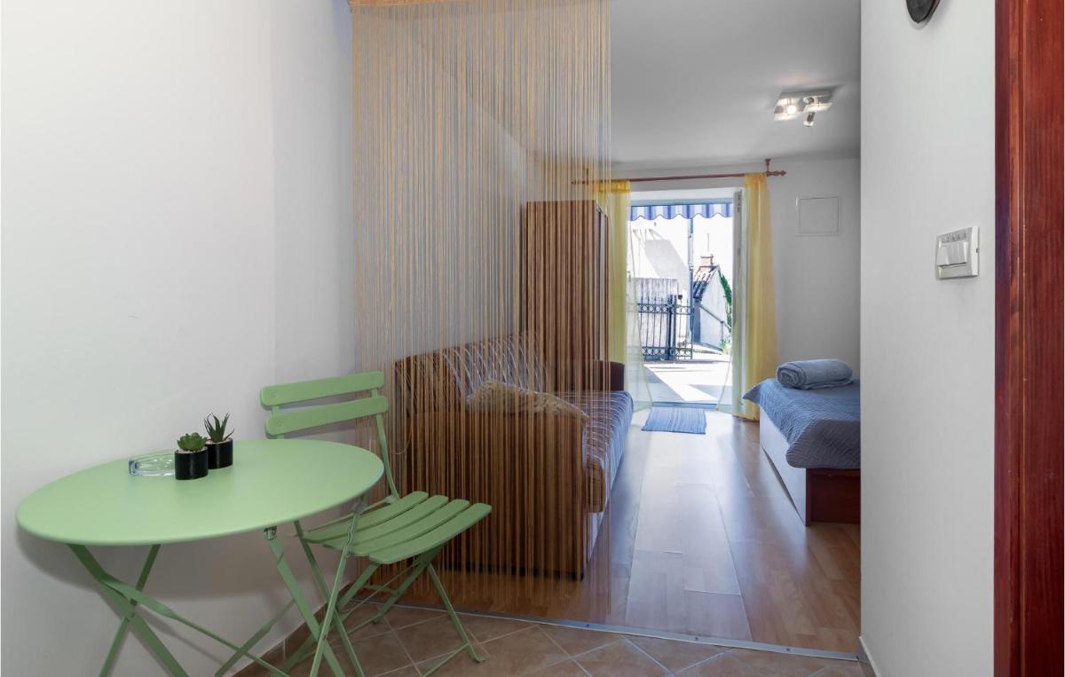 Amazing Apartment In Jadranovo With Wifi - Housity