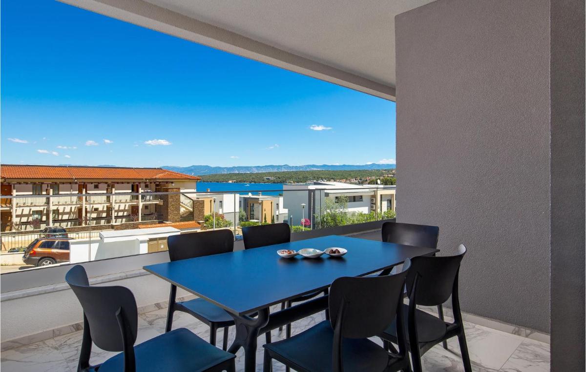 Nice Apartment In Malinska With Wifi - Housity