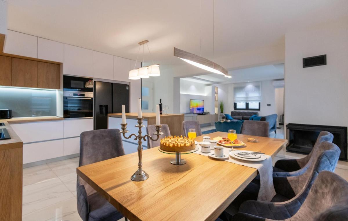 Stunning Home In Kamenmost - Housity