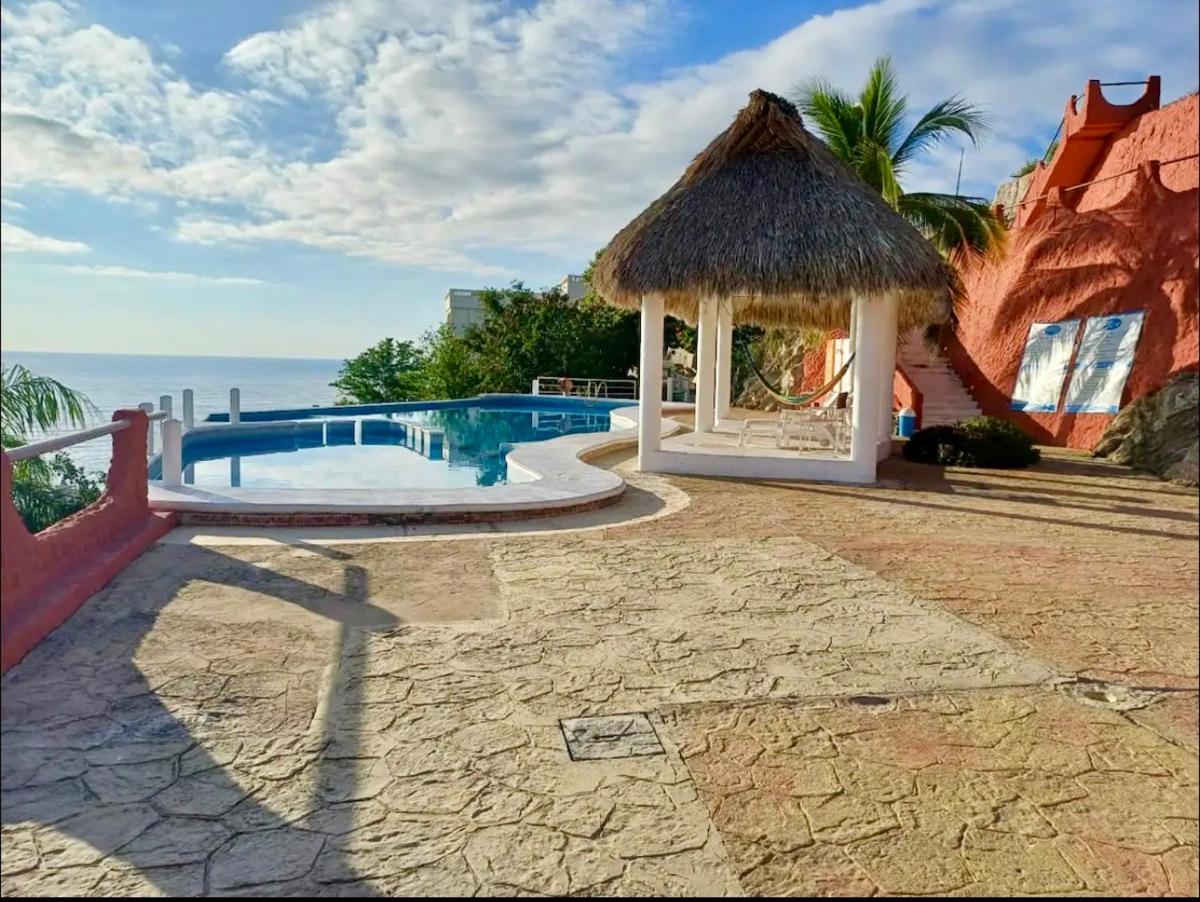 EXCLUSIVO BUNGALOW CON ALBERCA Y PLAYA SEMI-PRIVADA, PLAYA ZIPOLITE-MAZUNTE, 8 PLAYAS CERCANAS, ESPECTACULAR VISTA AL OCEANO PACÍFICO, ALBERCA INFINITA, DISFRUTA DE ESTE ACUARIO OCEÁNICO Y GOZA DIVERSOS TOURS EN MAR ABIERTO! 2 kayacs, WiFi Starlink - Housity