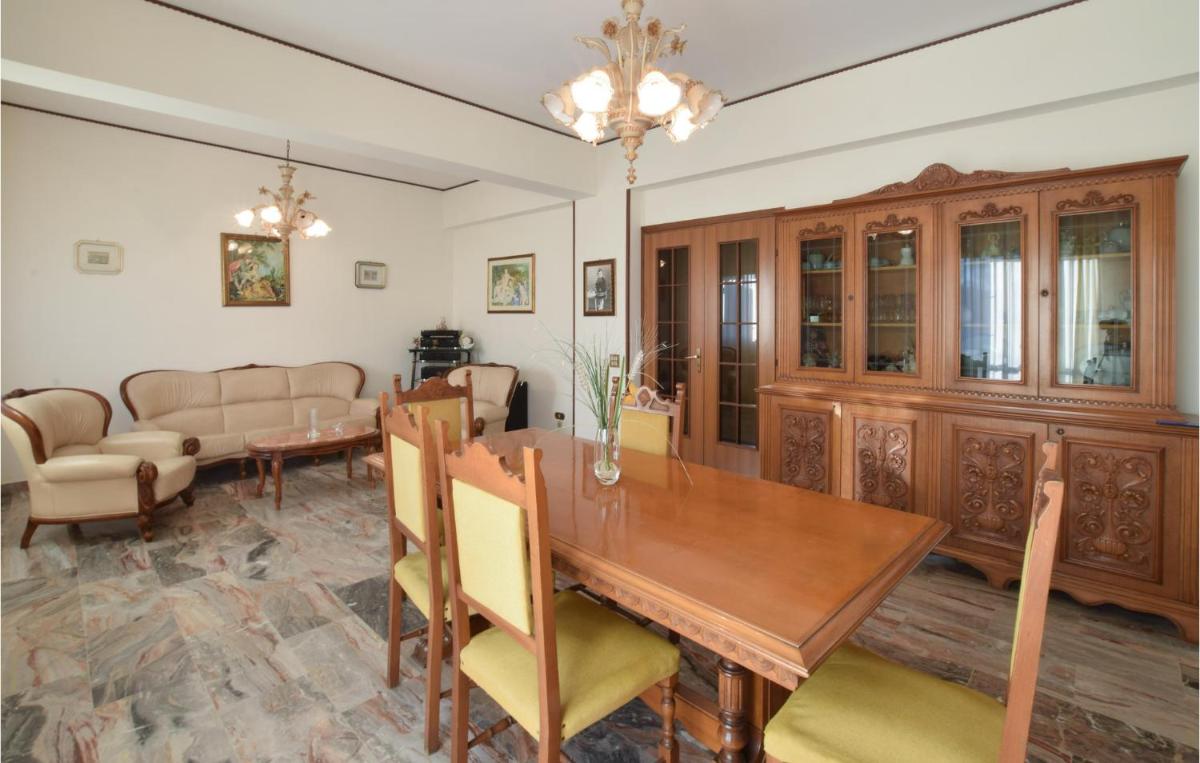 Cozy Apartment In Reggio Calabria - Housity
