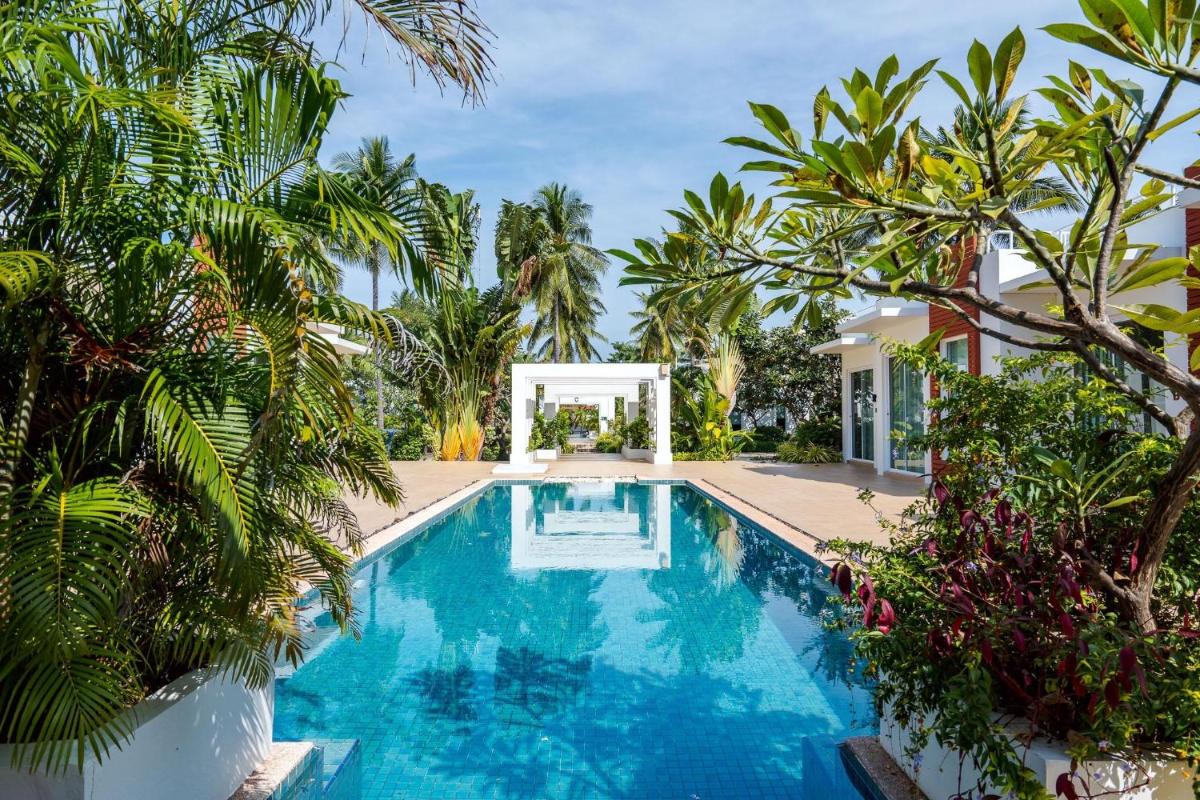 The Beach Village Resort - Housity