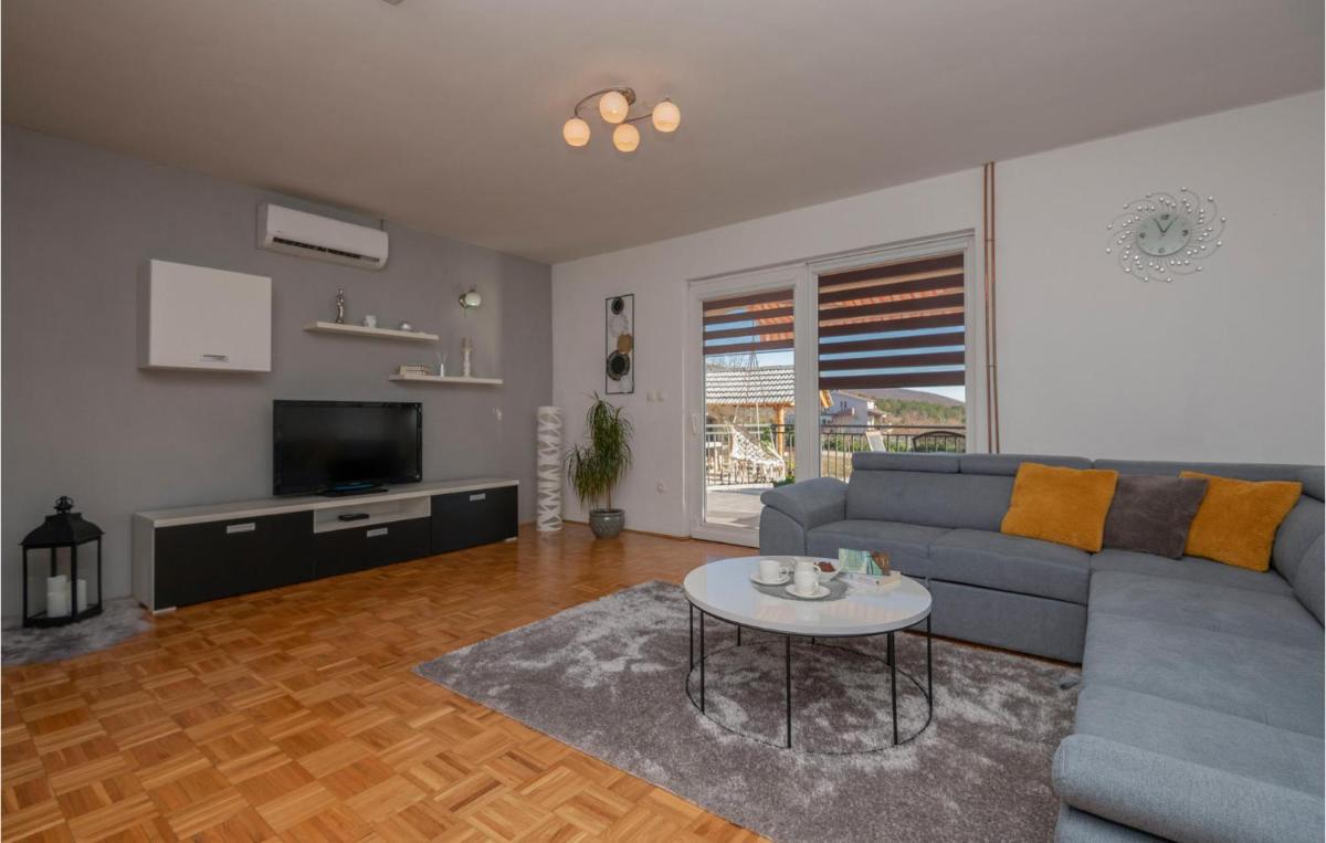 3 Bedroom Awesome Home In Vinjani Donji - Housity