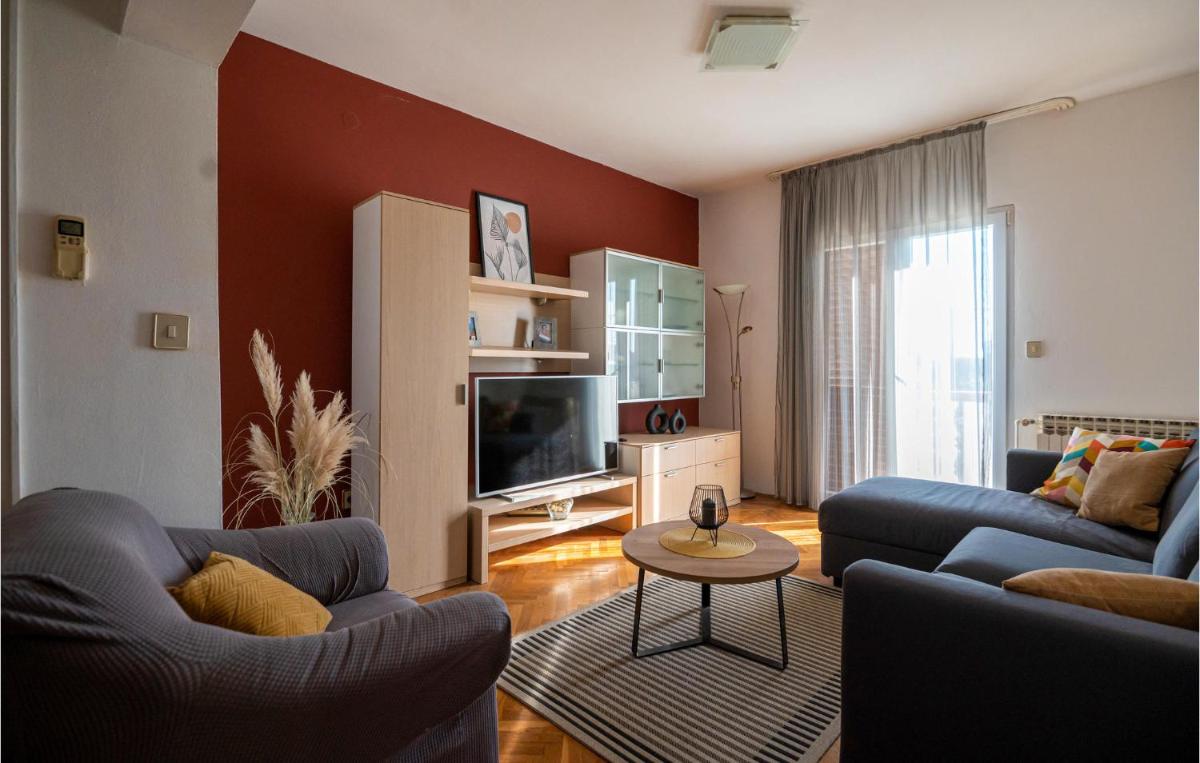 Nice Apartment In Prkos With Wifi - Housity