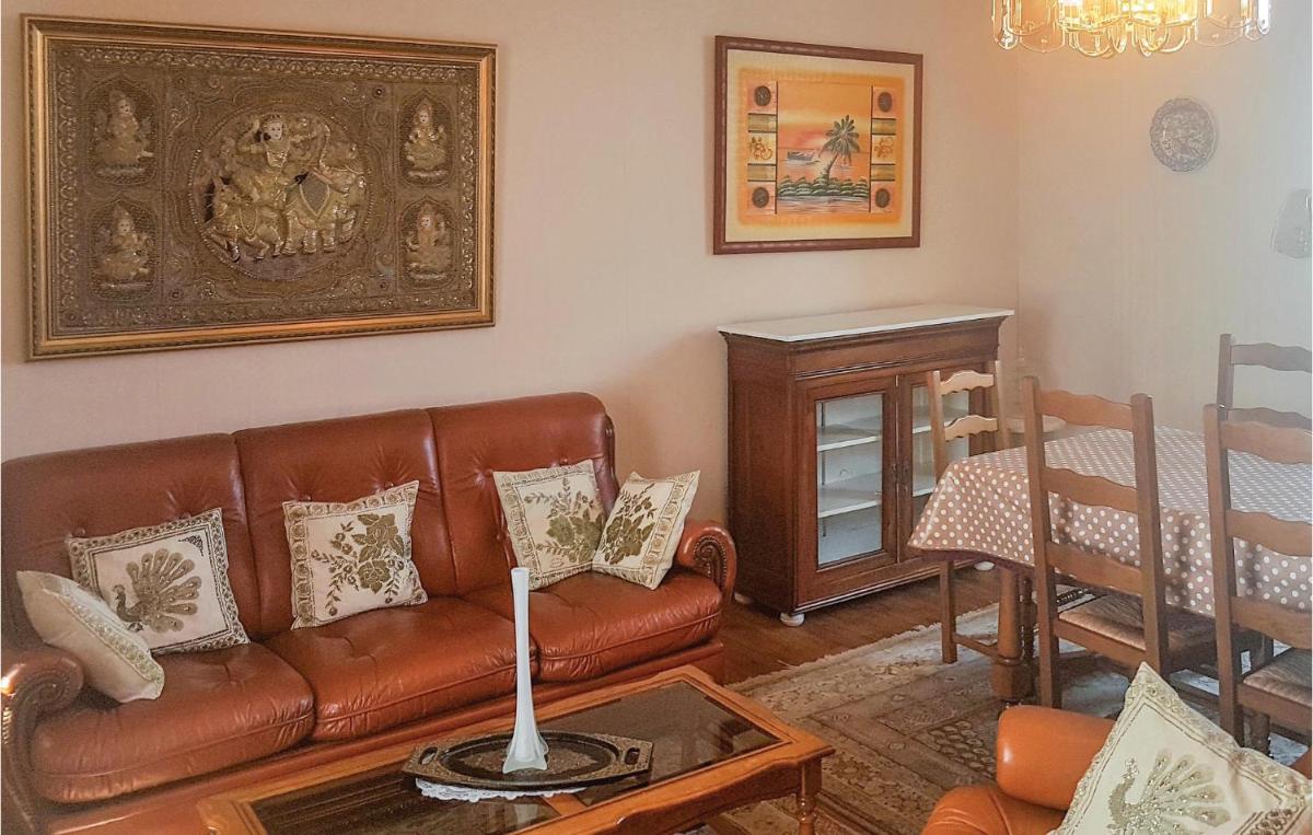 2 Bedroom Nice Home In Plonevez Porzay - Housity