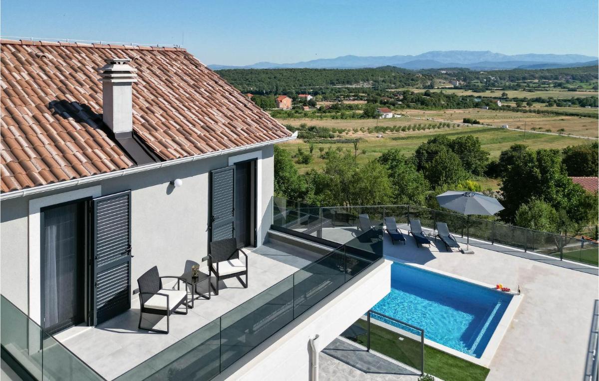 Stunning Home In Obrovac Sinjski - Housity