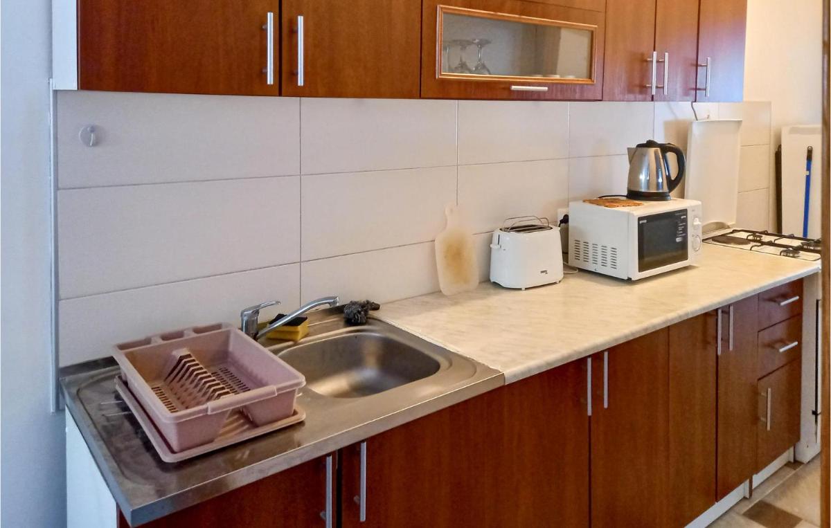 Stunning Apartment In Vir With Wifi - Housity